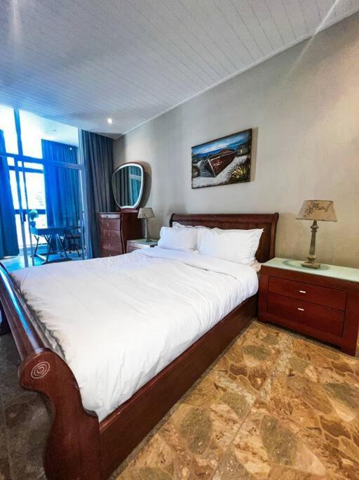 Apartment Cozy Two Bedroom Cpt Fully Equipped *