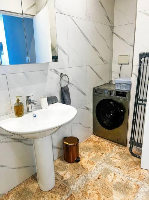 Cozy Two Bedroom Cpt Fully Equipped *