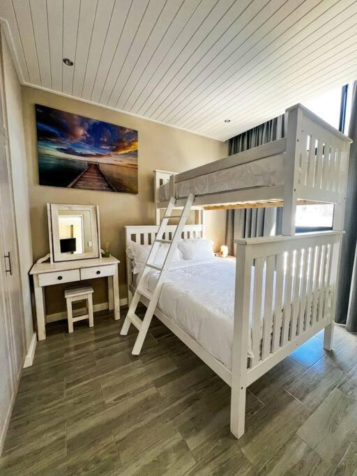 Apartment Cozy Two Bedroom Cpt Fully Equipped