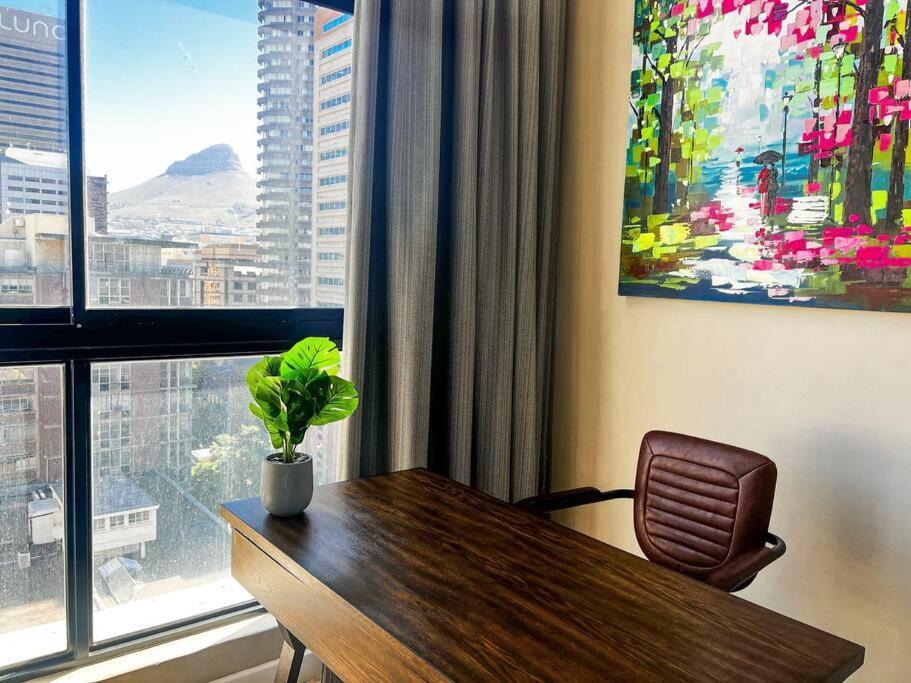 Cozy Two Bedroom Cpt Fully Equipped Apartment *