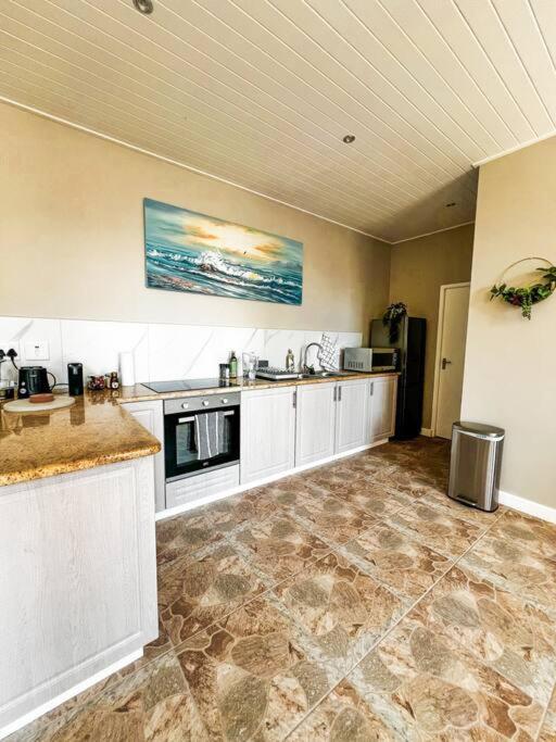 Cozy Two Bedroom Cpt Fully Equipped Apartment Cape Town