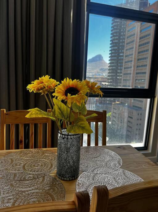 Cozy Two Bedroom Cpt Fully Equipped
