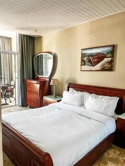 Cozy Two Bedroom Cpt Fully Equipped Apartment *