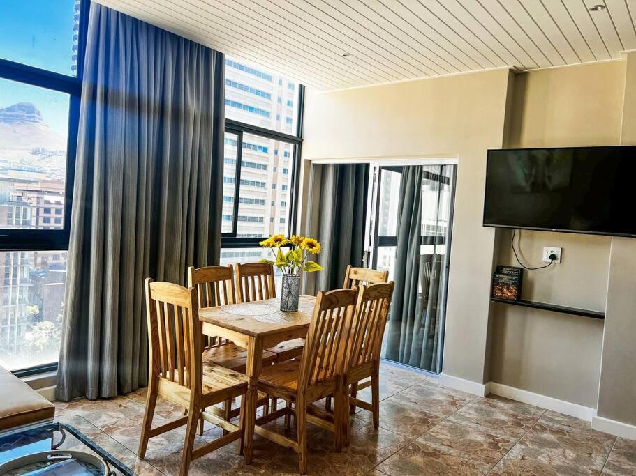 Cozy Two Bedroom Cpt Fully Equipped Apartment *