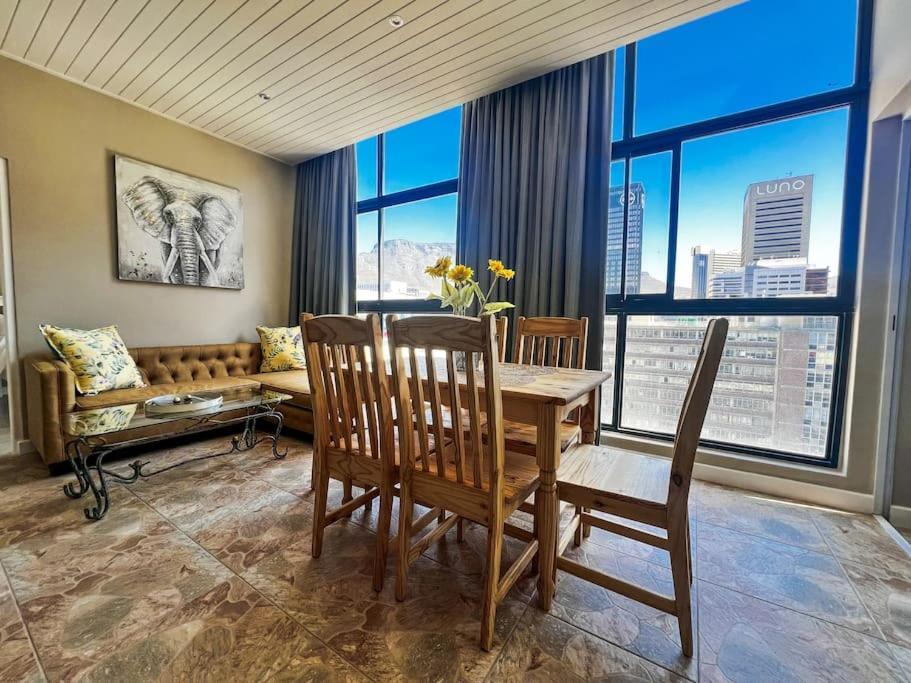 Cozy Two Bedroom Cpt Fully Equipped Cape Town